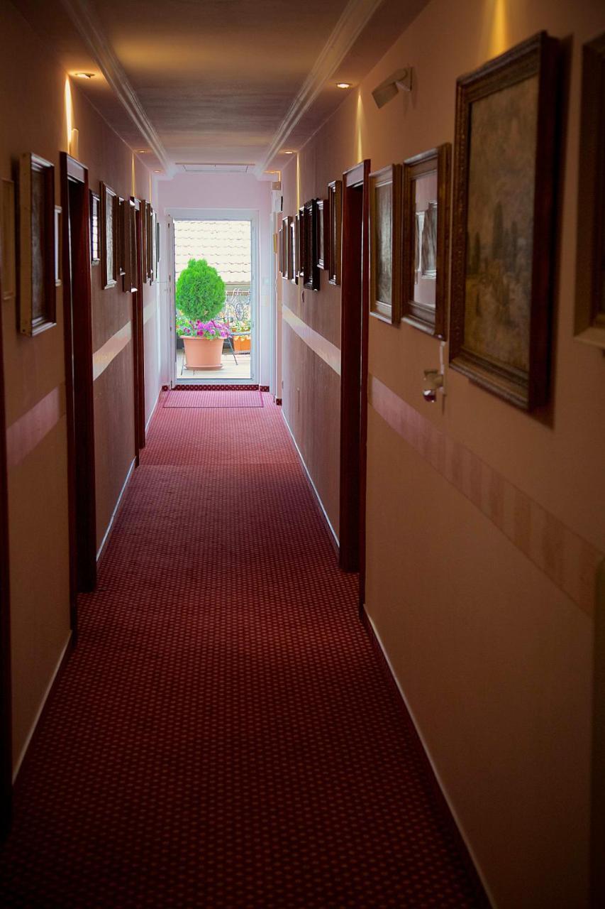 Haus Treffer Hotel เคิร์ชดอร์ฟ อิน ทิโรล ภายนอก รูปภาพ